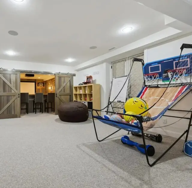 Entertainment-filled game room in Philadelphia Eagles star Saquon Barkley’s home 