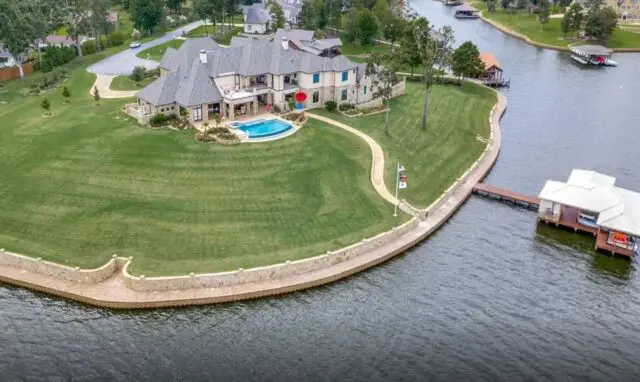 Inside a Lakefront Luxury Texas Dream Home 3 Discover the Opulence of Lake Palestine Living in This Texas Home
