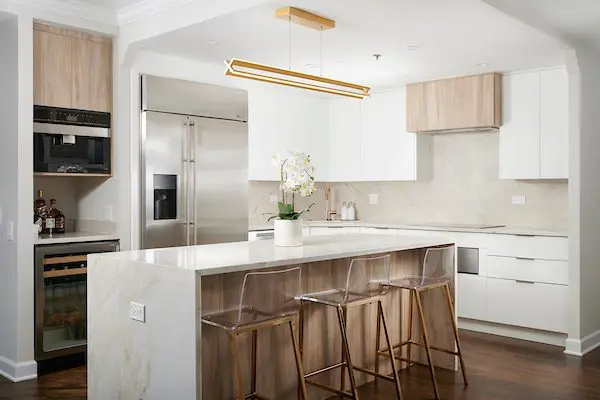 Modern kitchen with large island, stainless steel refrigerator (100 East Huron, Chicago) 