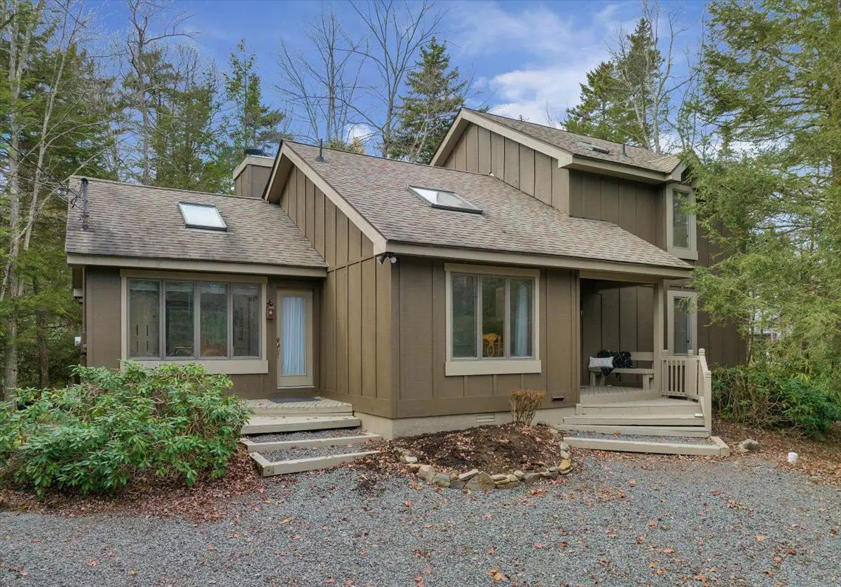 Lakefront Living in the Pennsylvania Mountains