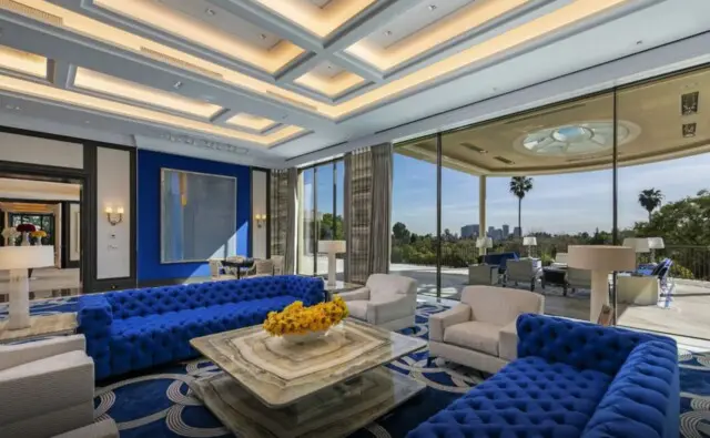 Spacious living room in the home of Steve Wynn 