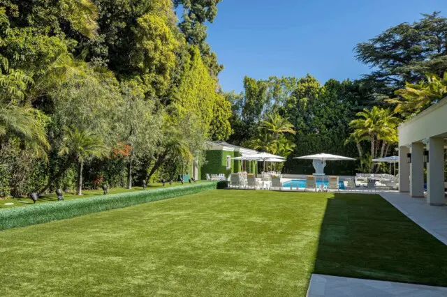 Beautifully landscaped lawn at Steve Wynn’s home 