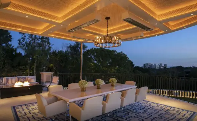 Luxurious outdoor patio at Villa Lulu house 