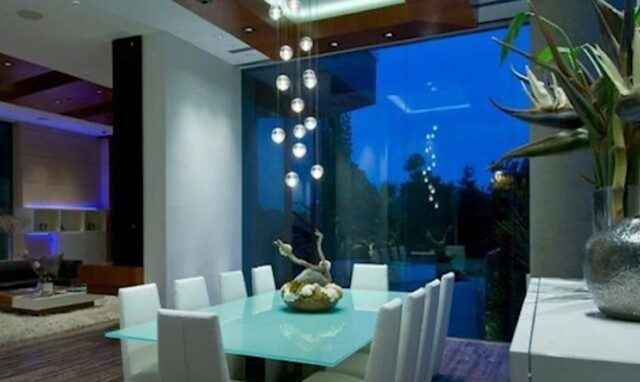 Formal dining room in Bill Gates house 
