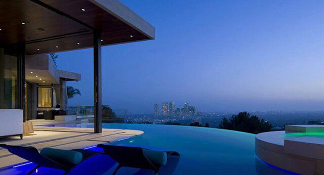 Infinity pool at Bill Gates’ mansion 