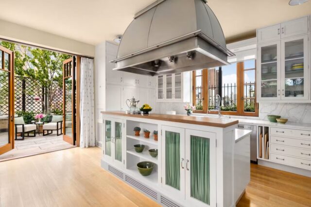 Modern kitchen with sleek appliances in Bette Midler's house in NYC 