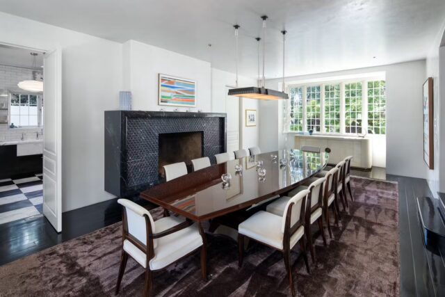 Formal dining room in Jennifer Aniston & Bradd Pitt’s former SoCal home 