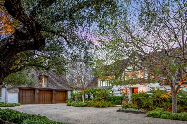 Exterior view of Brad Pitt & Jennifer Aniston's former Beverly Hills mansion designed by Wallace Neff 