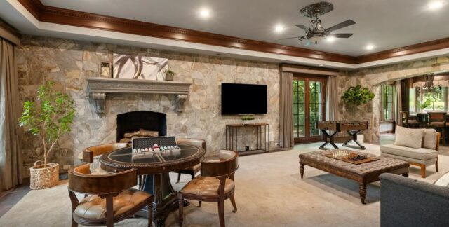 North Carolina high-end homestead family room