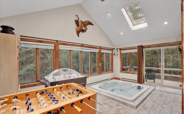 Game room and hot tub in Poconos Lakefront property
